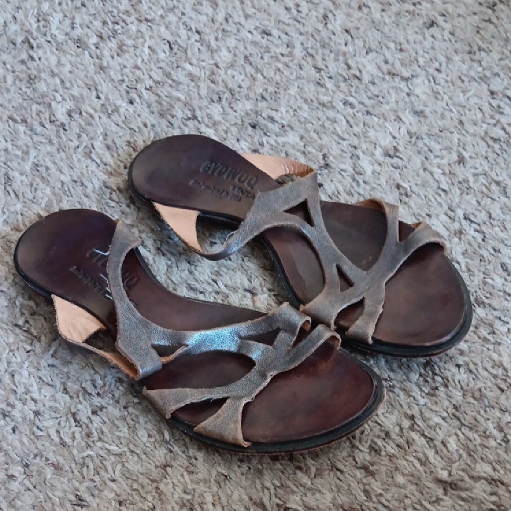 Cydwoq Iron Gray Metallic Sandal Size 36/6